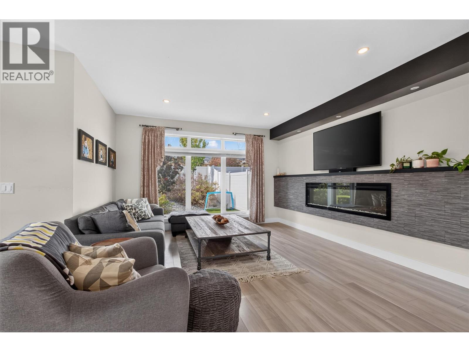 2400 Hawks Boulevard, West Kelowna, British Columbia  V4T 0A7 - Photo 2 - 10401500