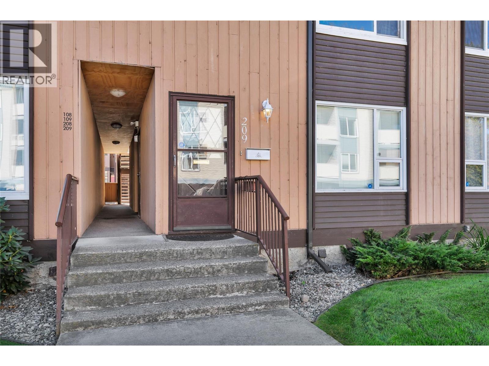 1660 Ufton Court Unit# 209, Kelowna, British Columbia  V1Y 8G7 - Photo 3 - 10401775