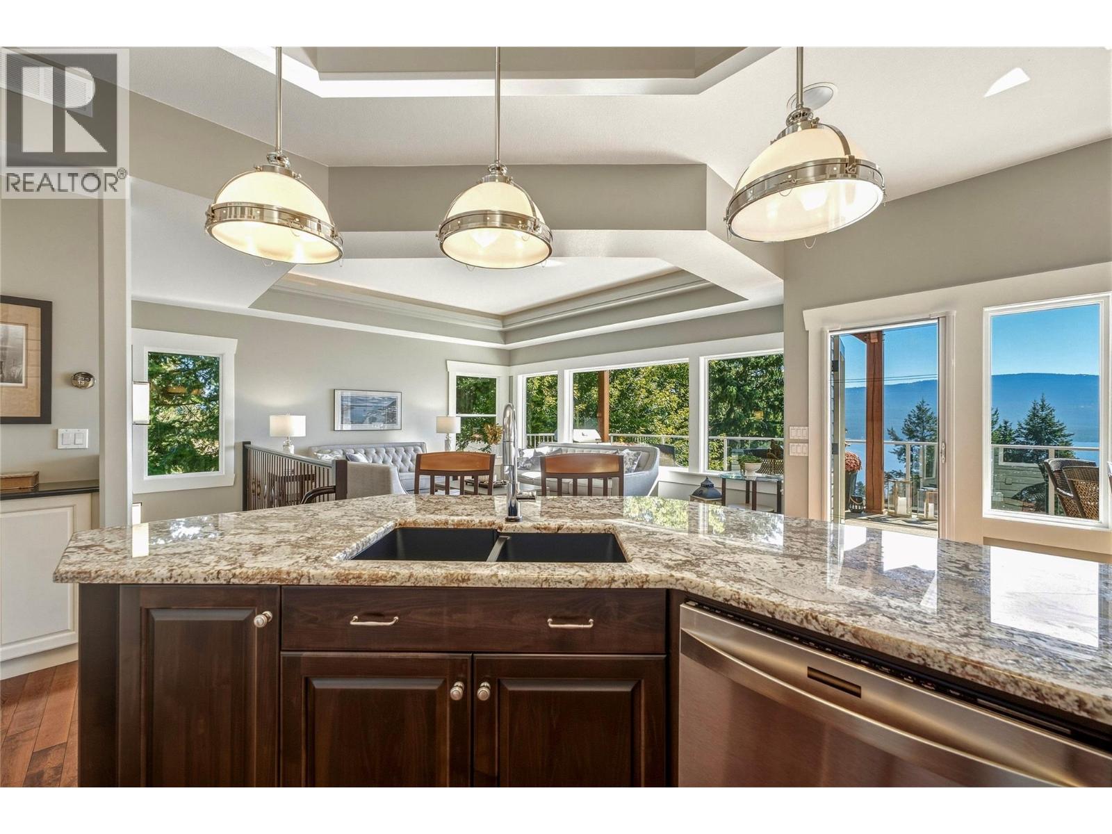 642 Mountain Drive, Vernon, British Columbia  V1H 2B7 - Photo 10 - 10401776