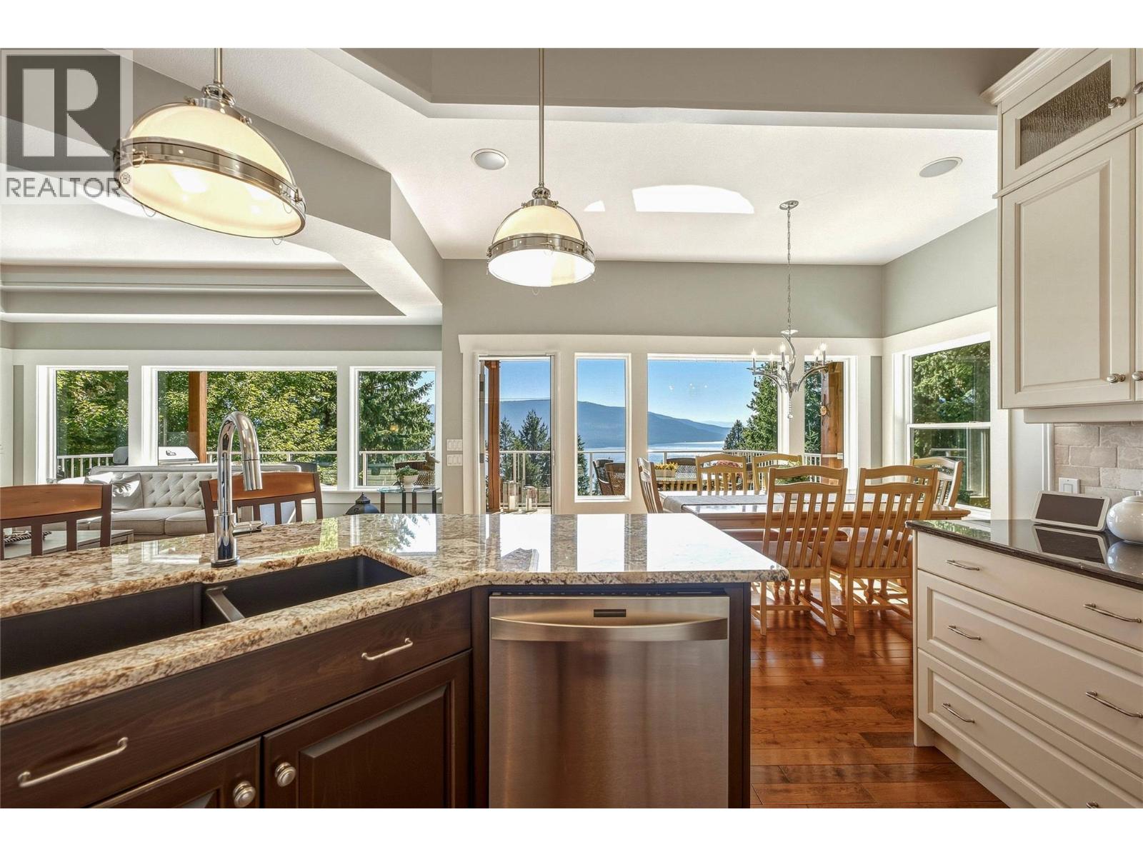 642 Mountain Drive, Vernon, British Columbia  V1H 2B7 - Photo 11 - 10401776