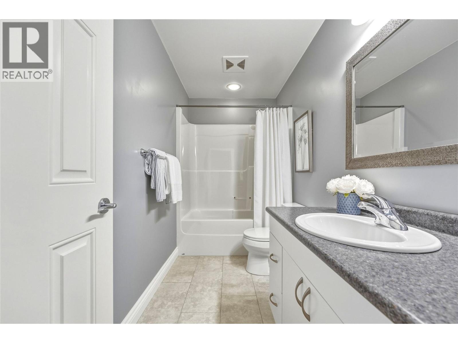 642 Mountain Drive, Vernon, British Columbia  V1H 2B7 - Photo 35 - 10401776