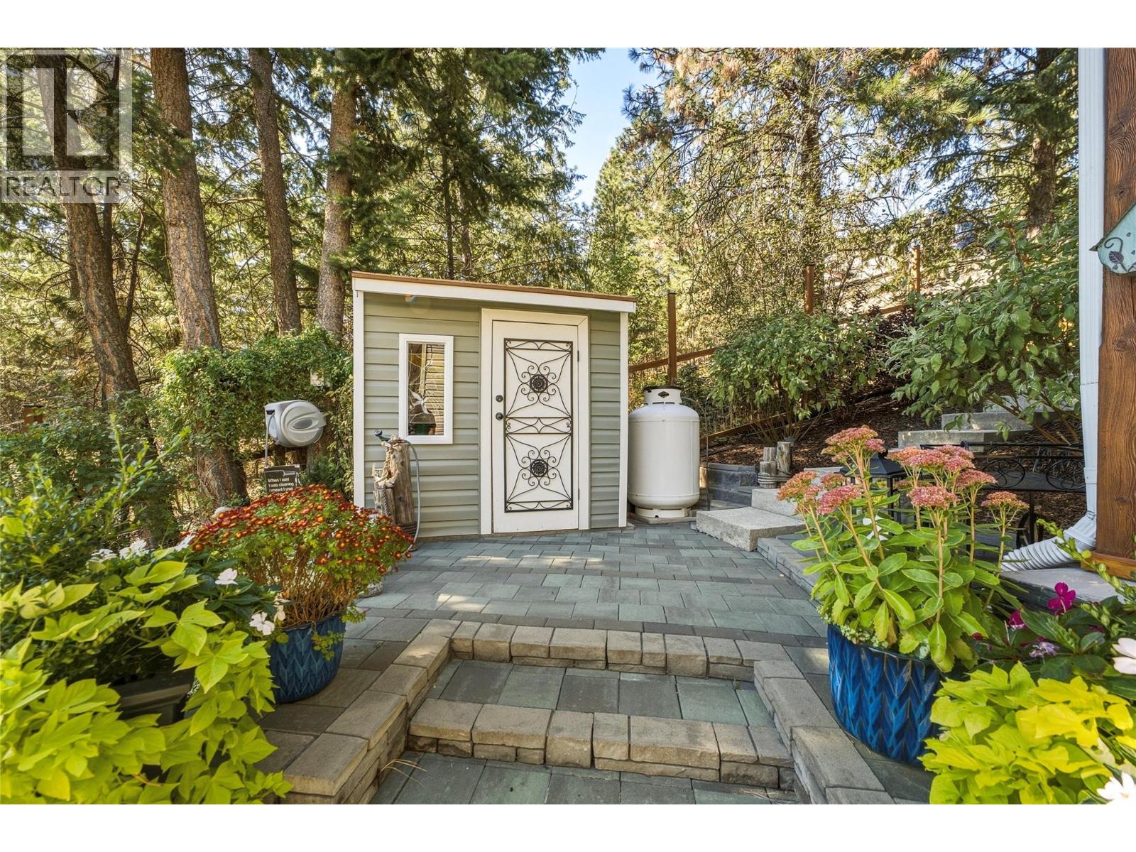 642 Mountain Drive, Vernon, British Columbia  V1H 2B7 - Photo 45 - 10401776