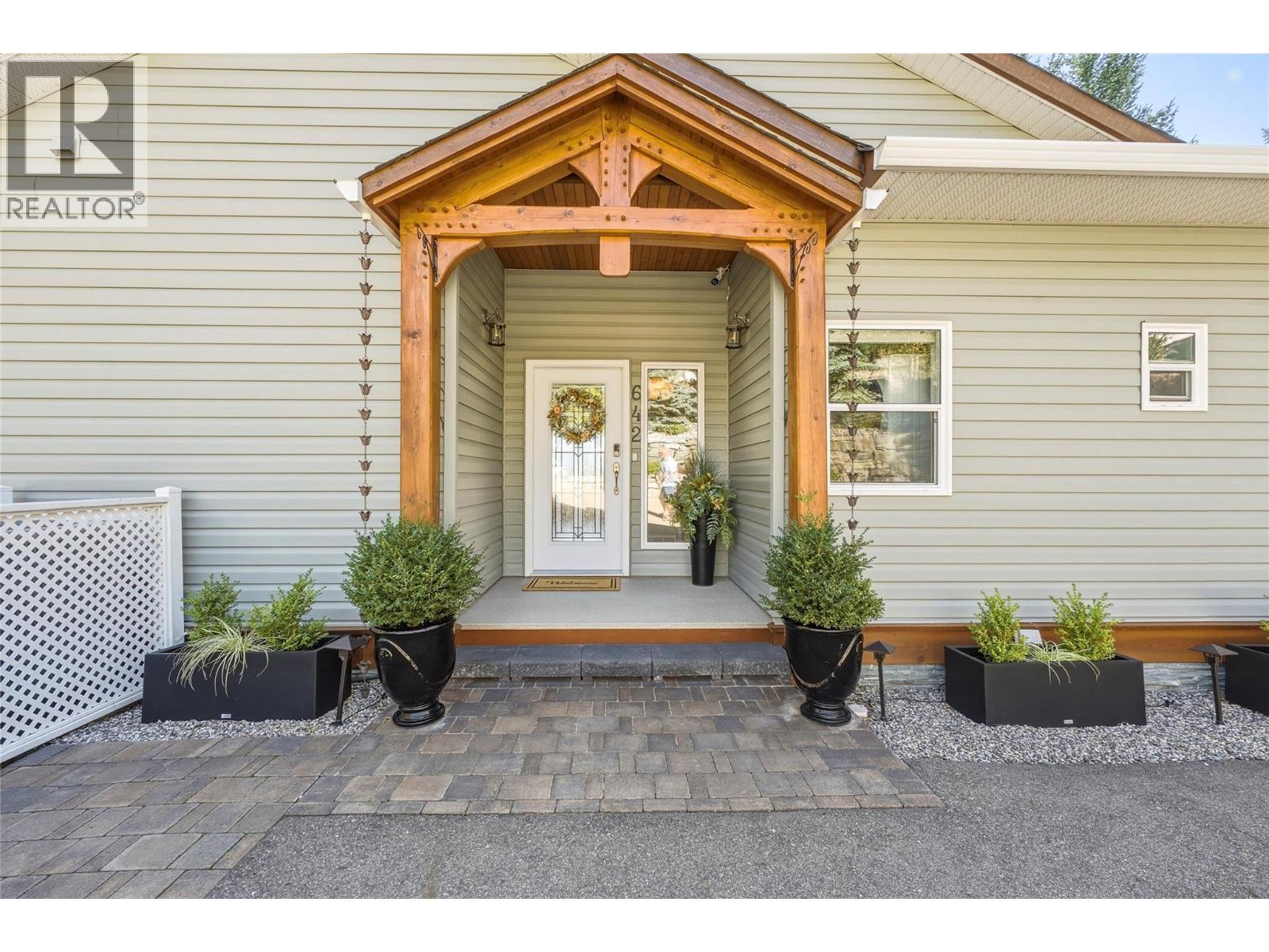 642 Mountain Drive, Vernon, British Columbia  V1H 2B7 - Photo 5 - 10401776