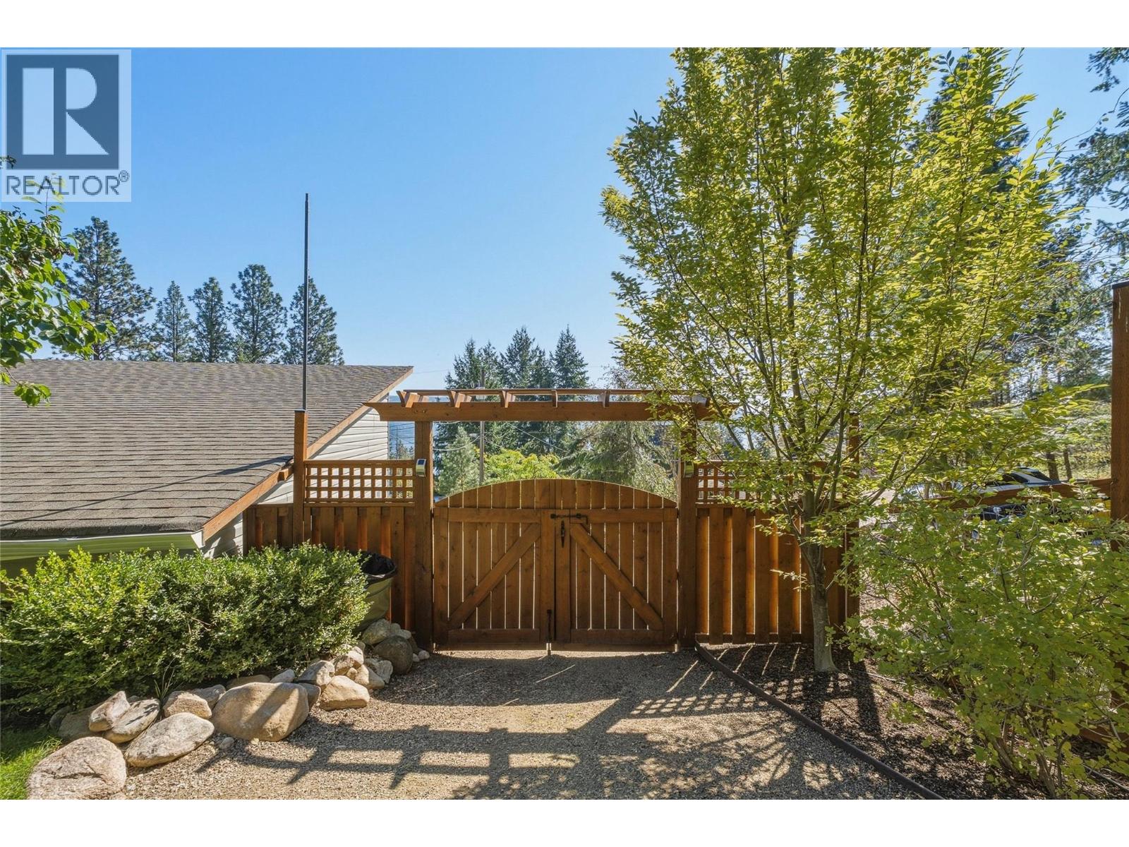 642 Mountain Drive, Vernon, British Columbia  V1H 2B7 - Photo 52 - 10401776
