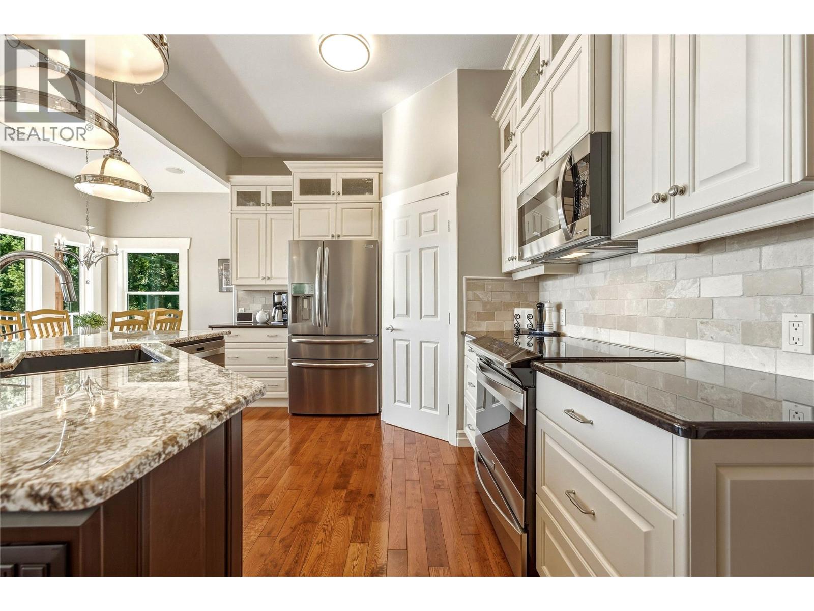 642 Mountain Drive, Vernon, British Columbia  V1H 2B7 - Photo 8 - 10401776