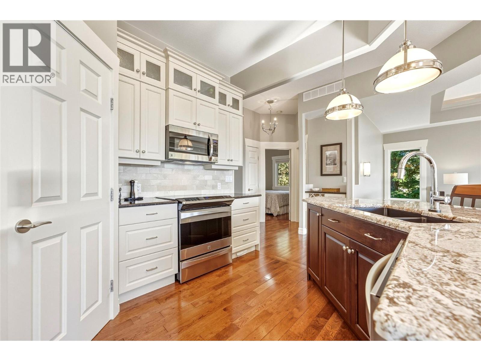 642 Mountain Drive, Vernon, British Columbia  V1H 2B7 - Photo 9 - 10401776