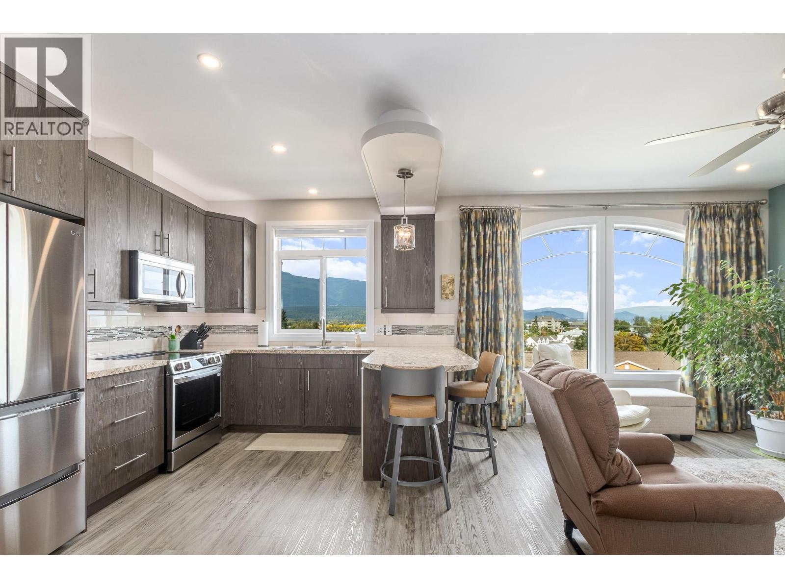 1070 1 Street Se Unit# 27, Salmon Arm, British Columbia  V1E 0B6 - Photo 1 - 10401757