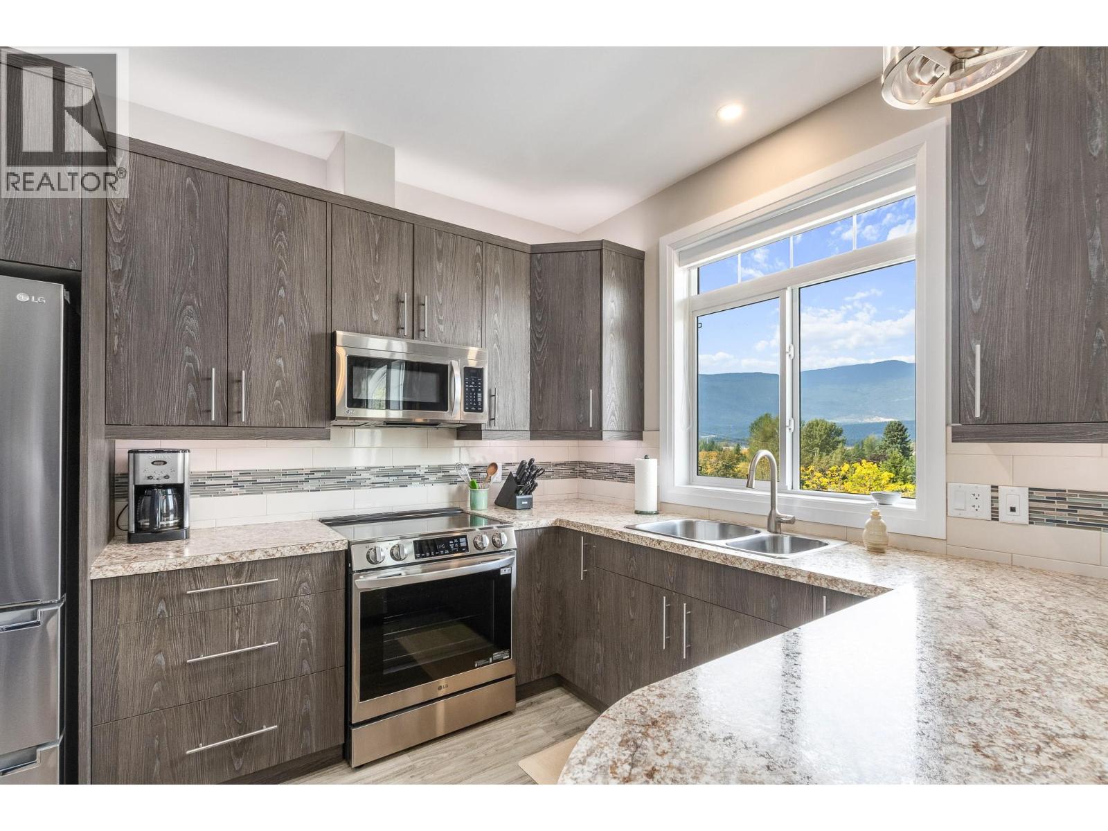 1070 1 Street Se Unit# 27, Salmon Arm, British Columbia  V1E 0B6 - Photo 11 - 10401757