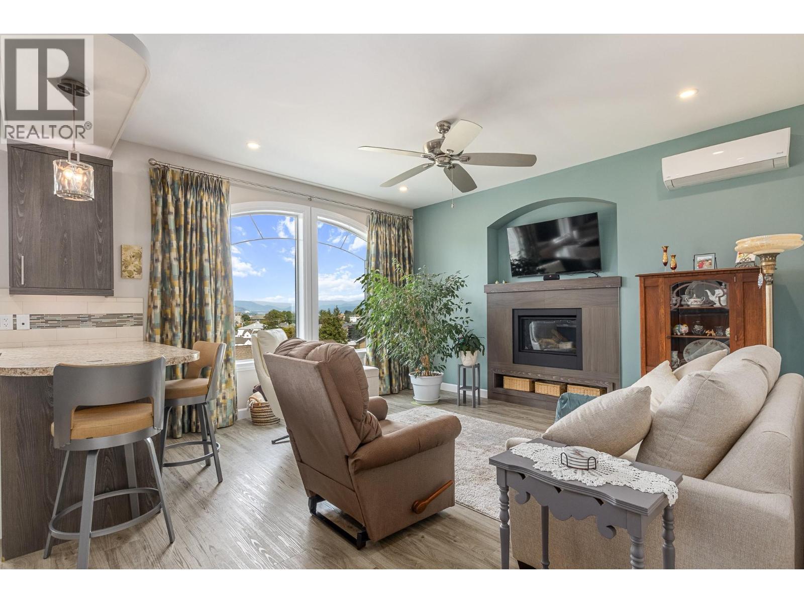 1070 1 Street Se Unit# 27, Salmon Arm, British Columbia  V1E 0B6 - Photo 4 - 10401757