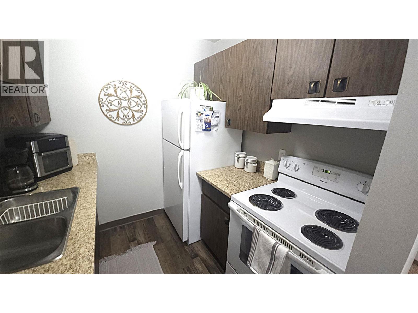 1560 Summit Drive Unit# 335, Kamloops, British Columbia  V2E 1R5 - Photo 5 - 10401344