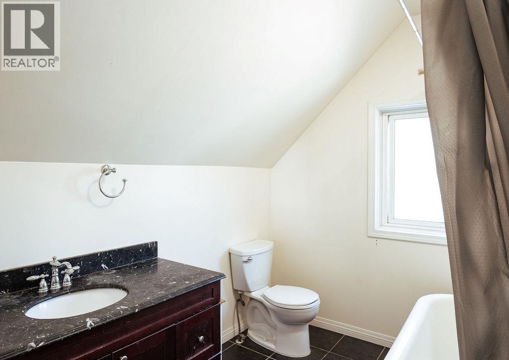 204 Third Street E, Revelstoke, British Columbia  V0E 2S0 - Photo 14 - 10400117