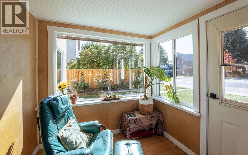 204 Third Street E, Revelstoke, British Columbia  V0E 2S0 - Photo 2 - 10400117