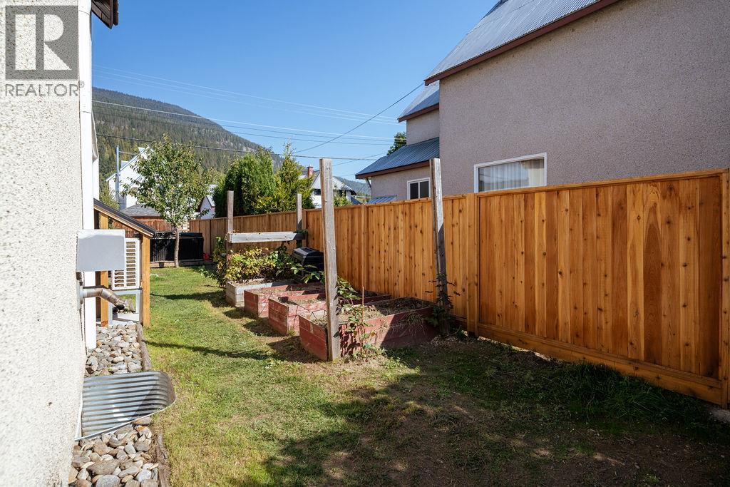 204 Third Street E, Revelstoke, British Columbia  V0E 2S0 - Photo 23 - 10400117