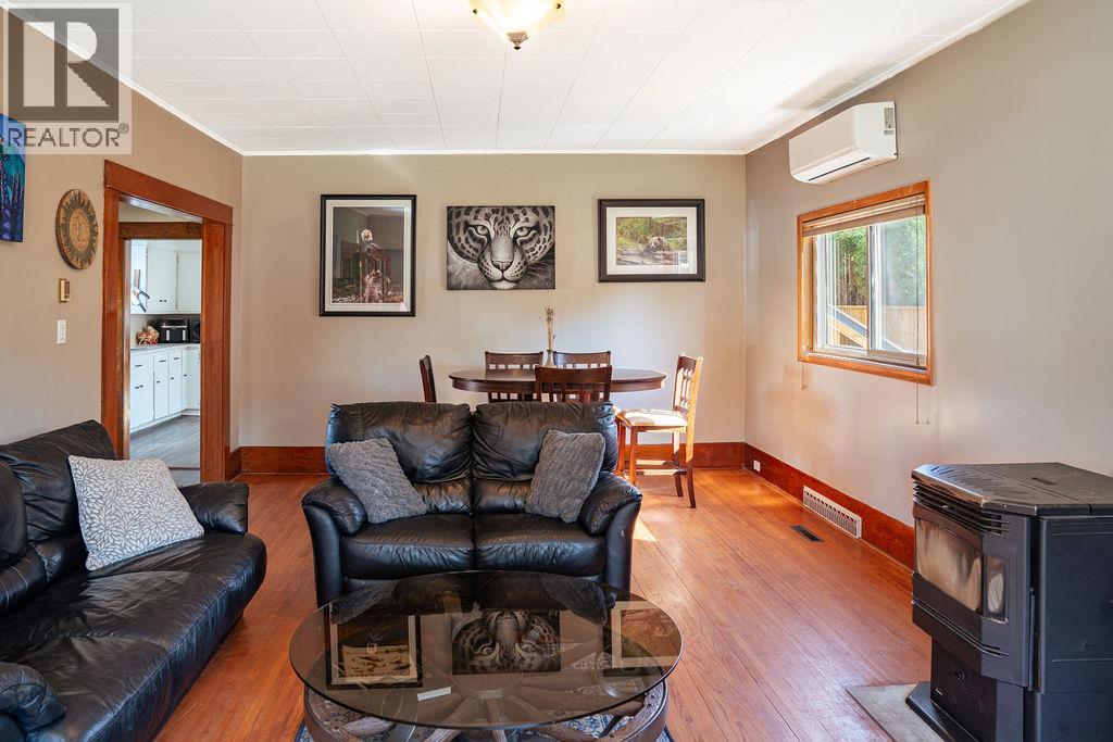 204 Third Street E, Revelstoke, British Columbia  V0E 2S0 - Photo 6 - 10400117