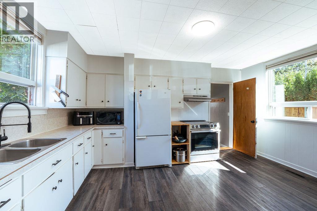 204 Third Street E, Revelstoke, British Columbia  V0E 2S0 - Photo 8 - 10400117