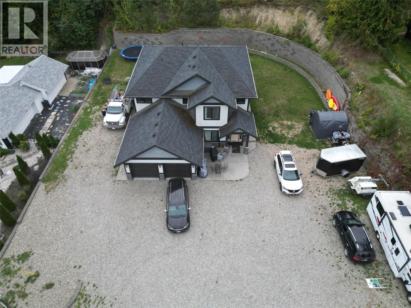 2446 Centennial Drive, Blind Bay, British Columbia  V0E 1H0 - Photo 3 - 10401766