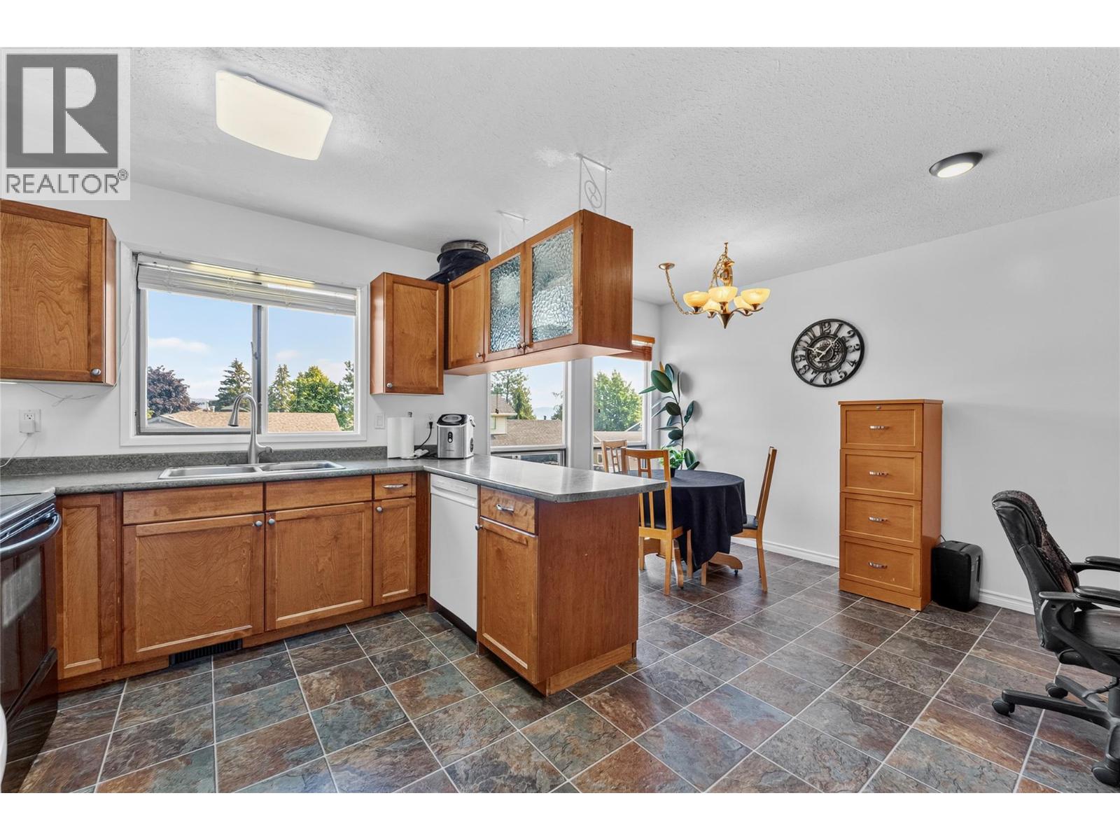 593 Braemar Drive, Kamloops, British Columbia  V1S 1H6 - Photo 6 - 10401884