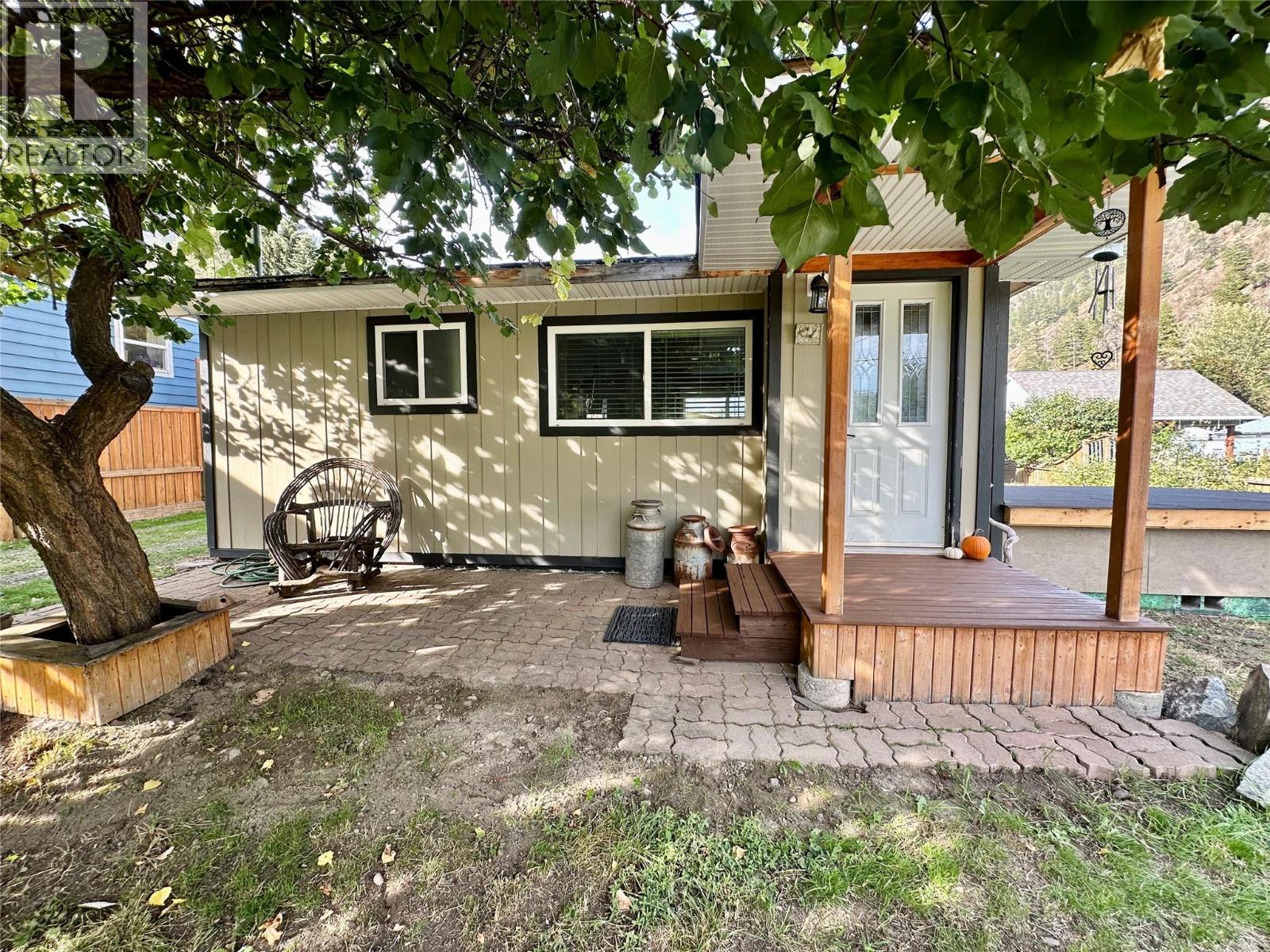 2632 6th Street, Olalla, British Columbia  V0X 1N0 - Photo 1 - 10401549