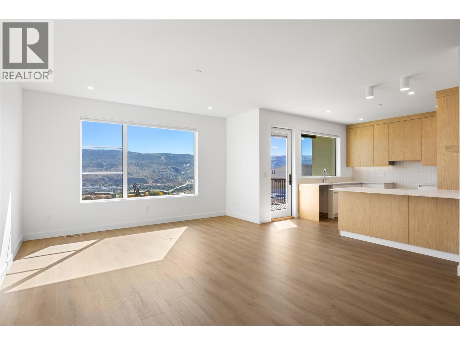 5044 Sun Rivers Drive, Kamloops, British Columbia  V2H 0E7 - Photo 2 - 10401743