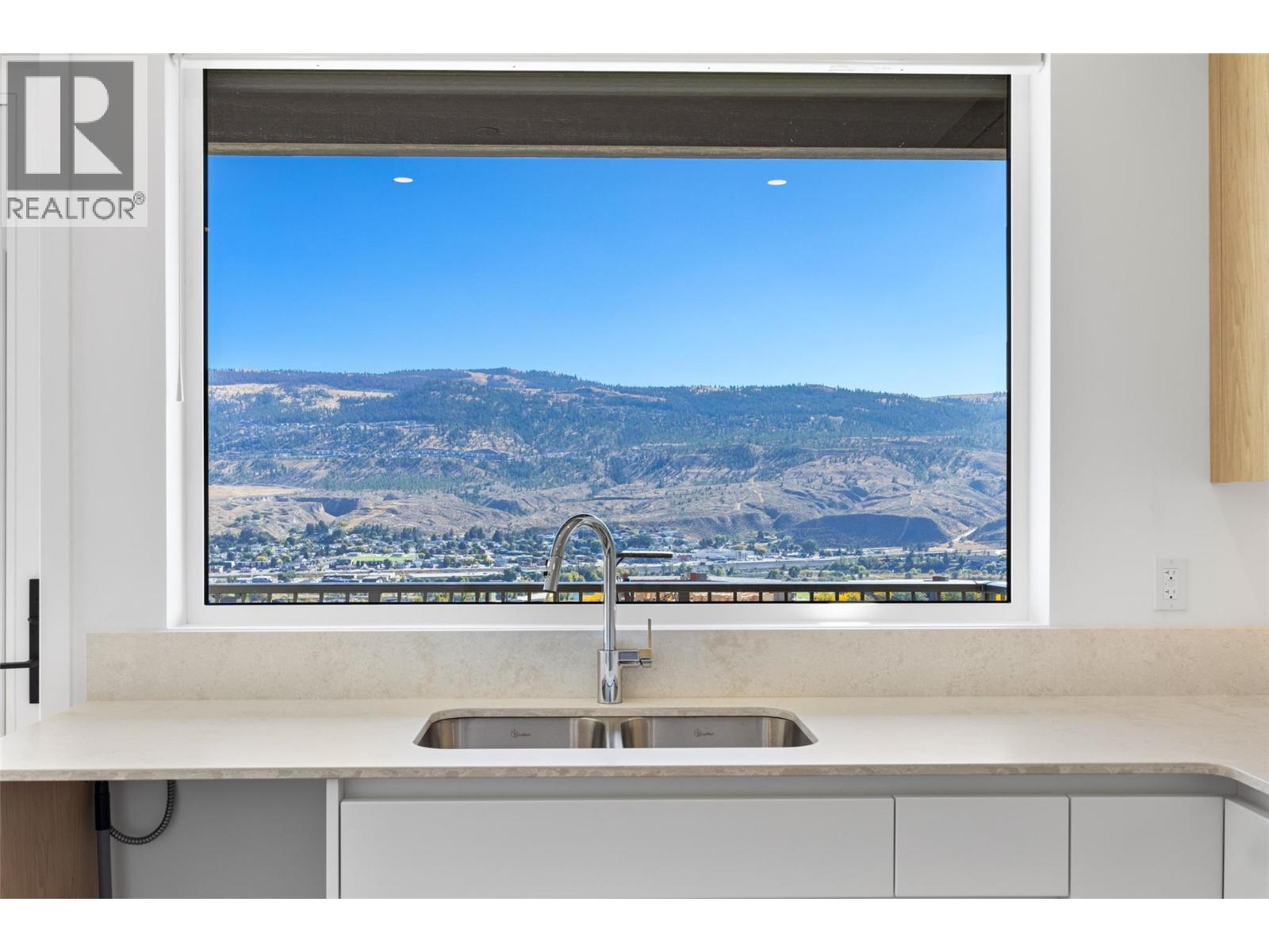 5044 Sun Rivers Drive, Kamloops, British Columbia  V2H 0E7 - Photo 4 - 10401743