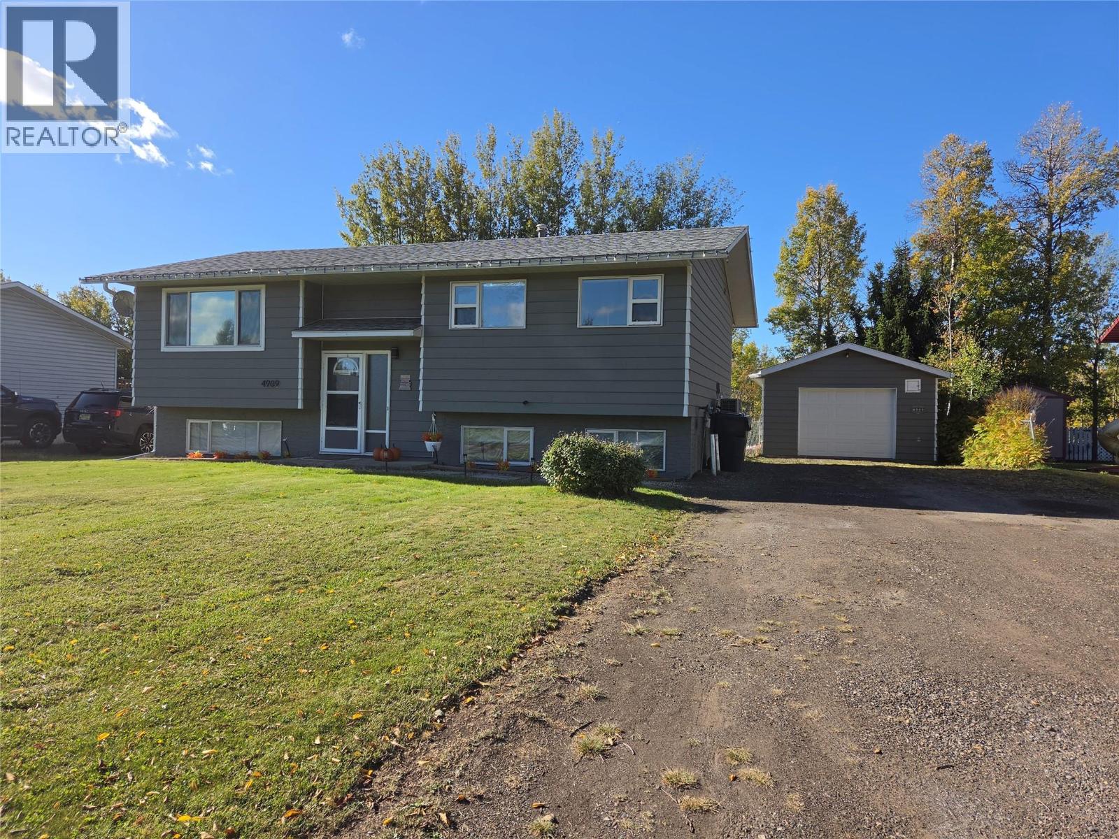 4909 45 Street Ne, Chetwynd, British Columbia  V0C 1J0 - Photo 1 - 10401739