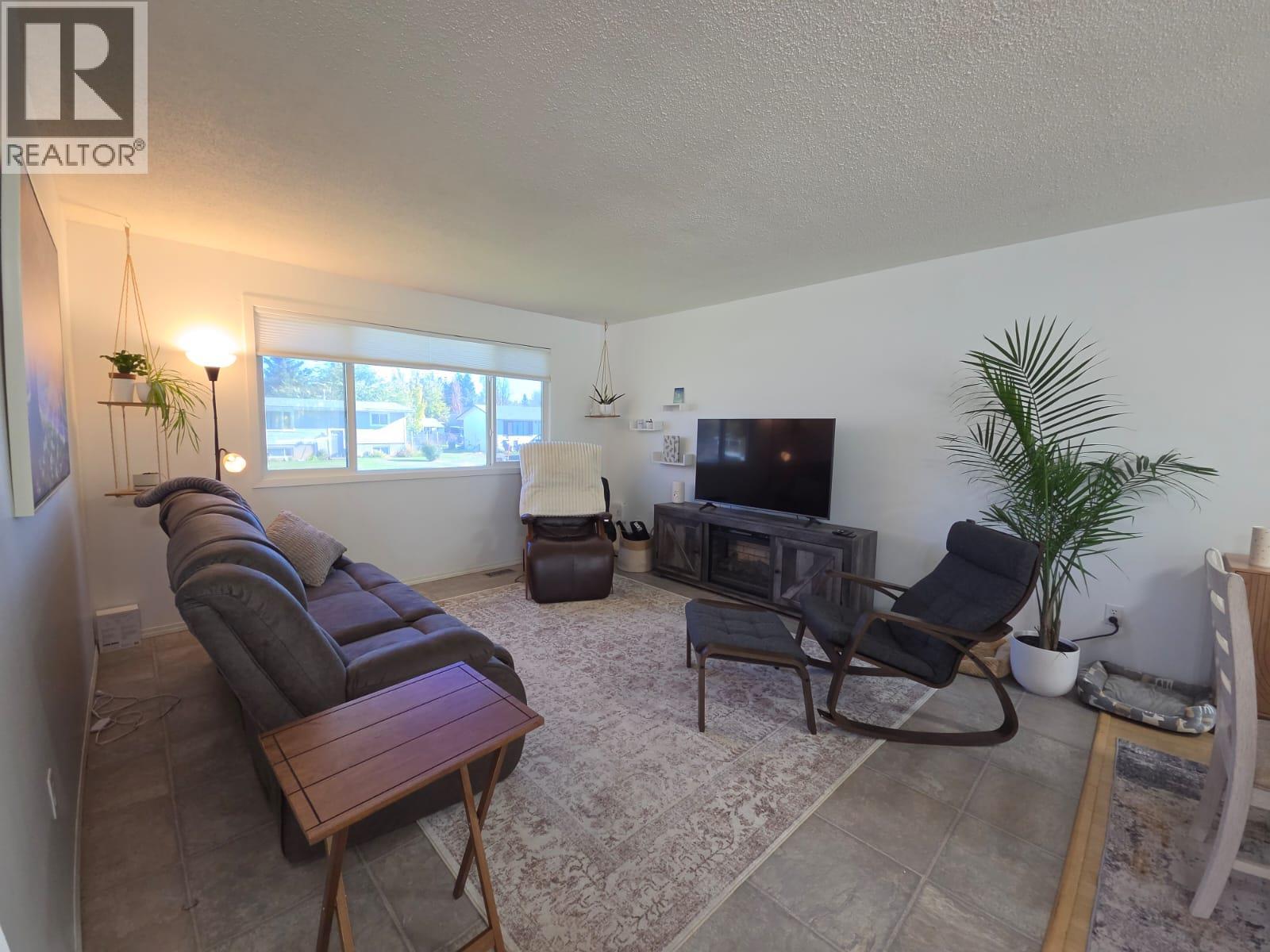 4909 45 Street Ne, Chetwynd, British Columbia  V0C 1J0 - Photo 4 - 10401739