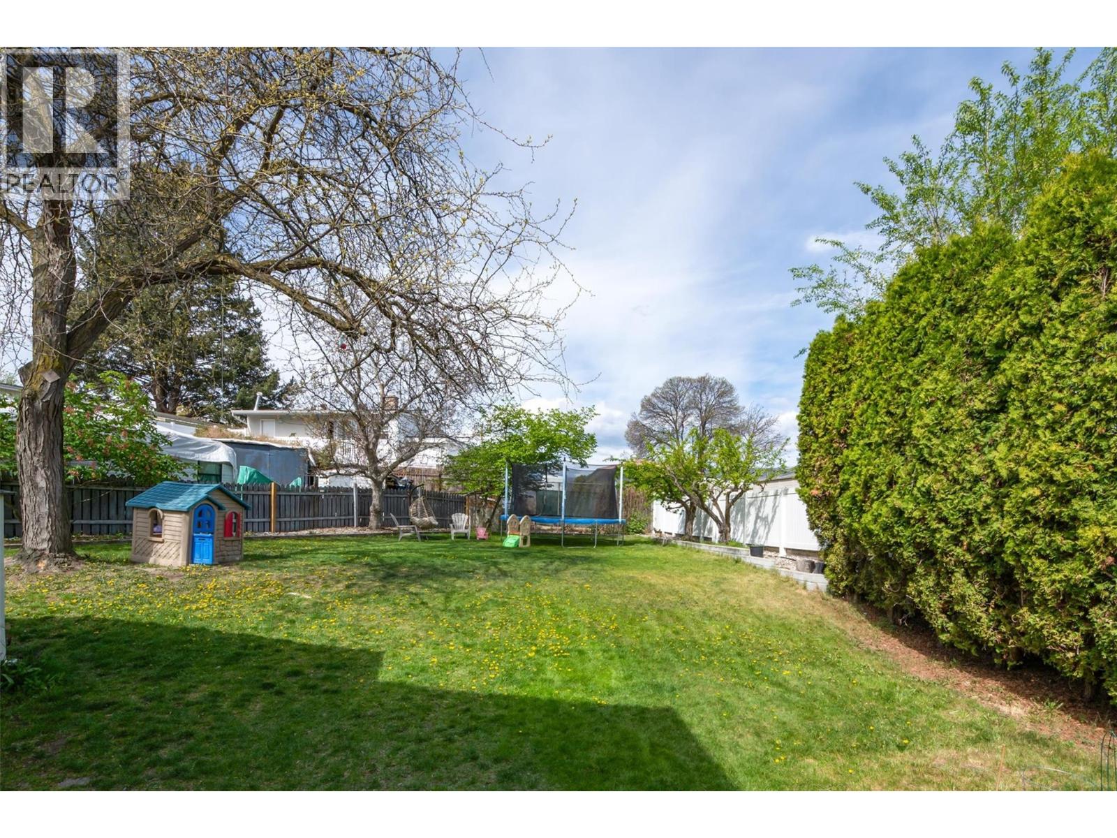 1360 Elm Street, Kelowna, British Columbia  V1Y 3W6 - Photo 33 - 10401590