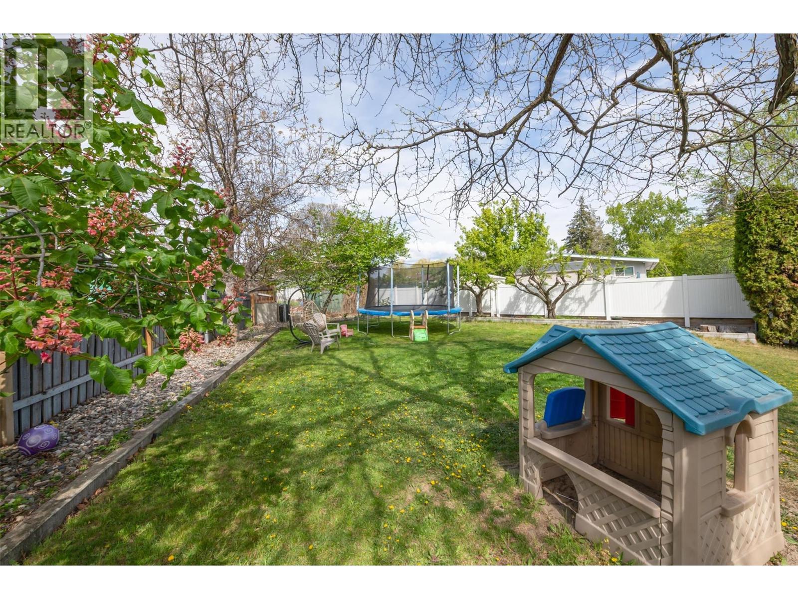 1360 Elm Street, Kelowna, British Columbia  V1Y 3W6 - Photo 35 - 10401590