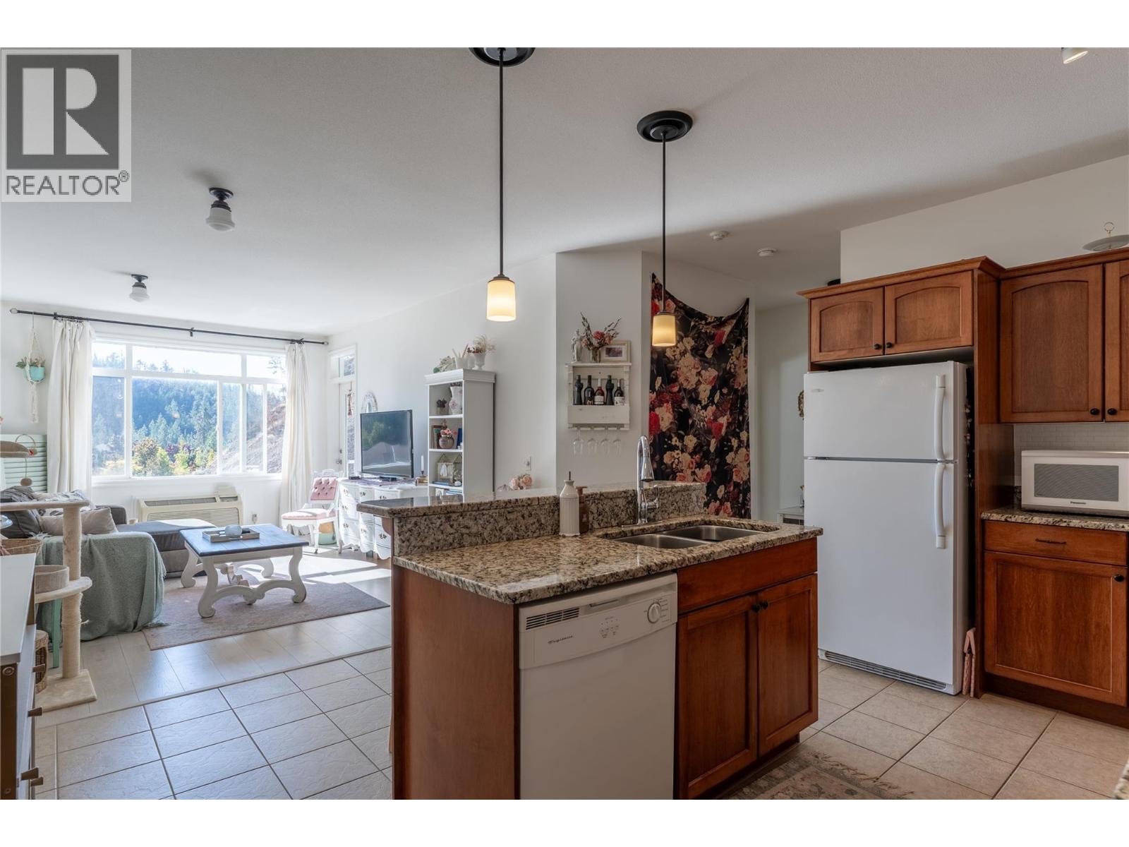 2523 Shannon View Drive Unit# 203, West Kelowna, British Columbia  V4T 2Z7 - Photo 3 - 10401177