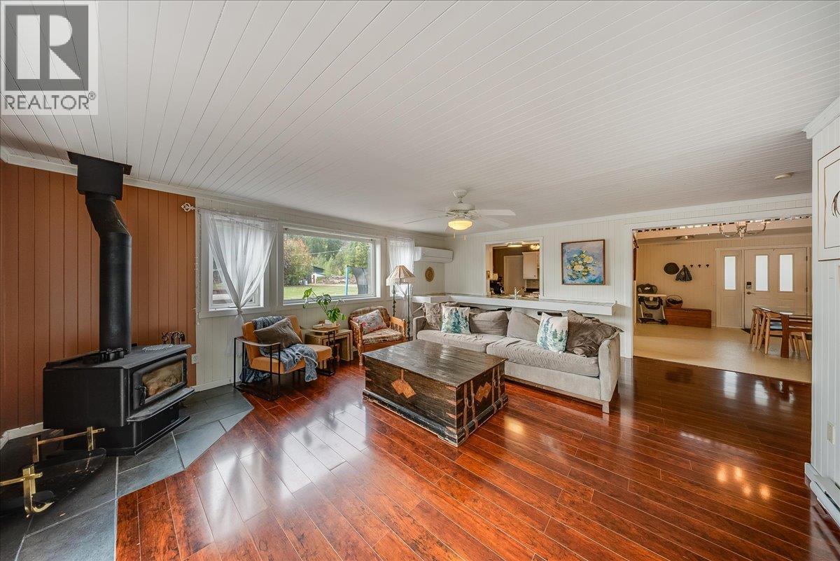 2396 Nault Road, Pass Creek, British Columbia  V1N 4T5 - Photo 14 - 10401860