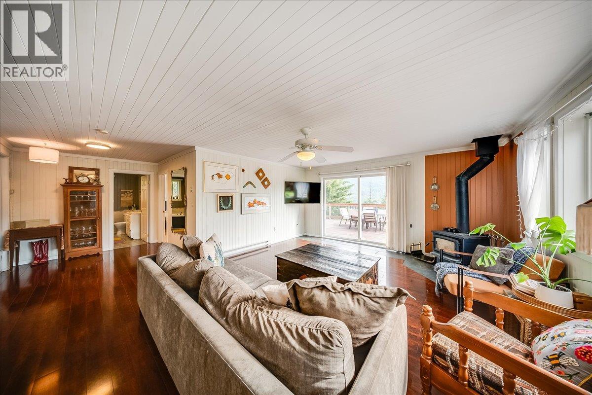 2396 Nault Road, Pass Creek, British Columbia  V1N 4T5 - Photo 15 - 10401860