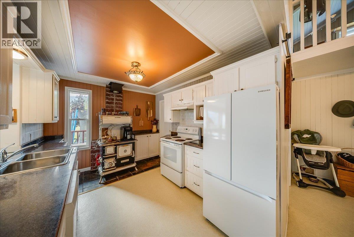2396 Nault Road, Pass Creek, British Columbia  V1N 4T5 - Photo 16 - 10401860