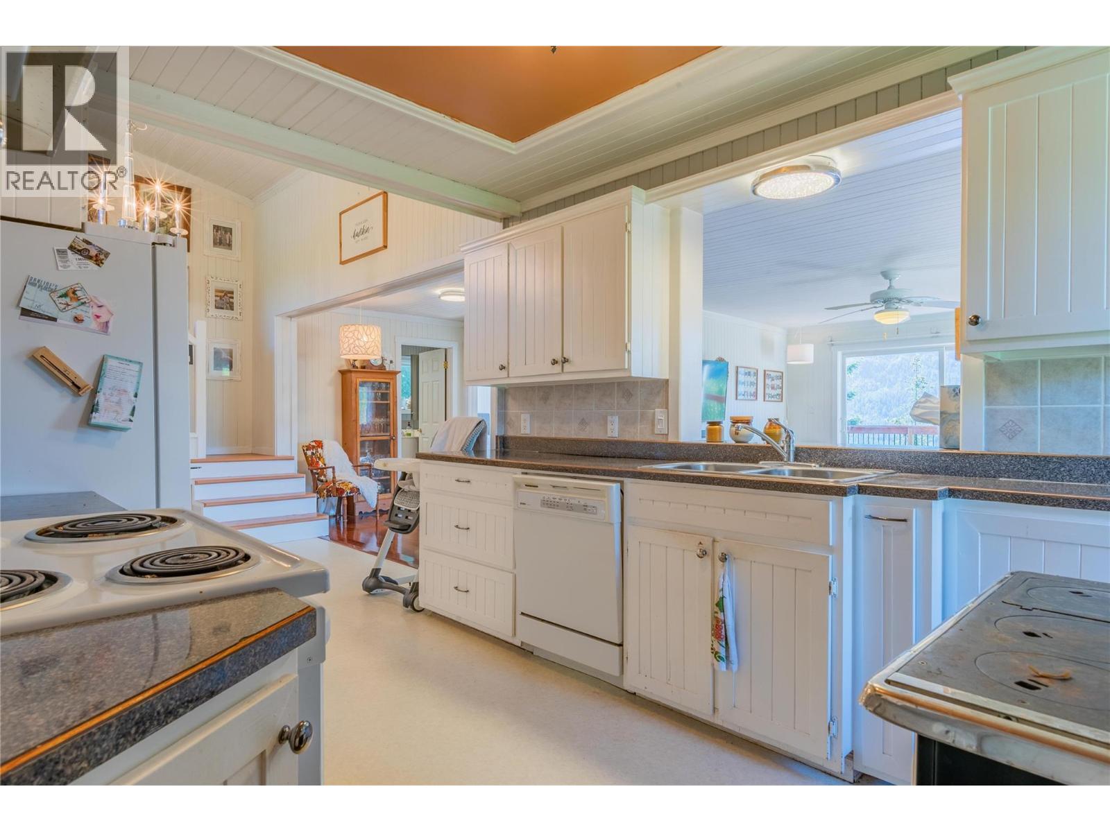 2396 Nault Road, Pass Creek, British Columbia  V1N 4T5 - Photo 17 - 10401860