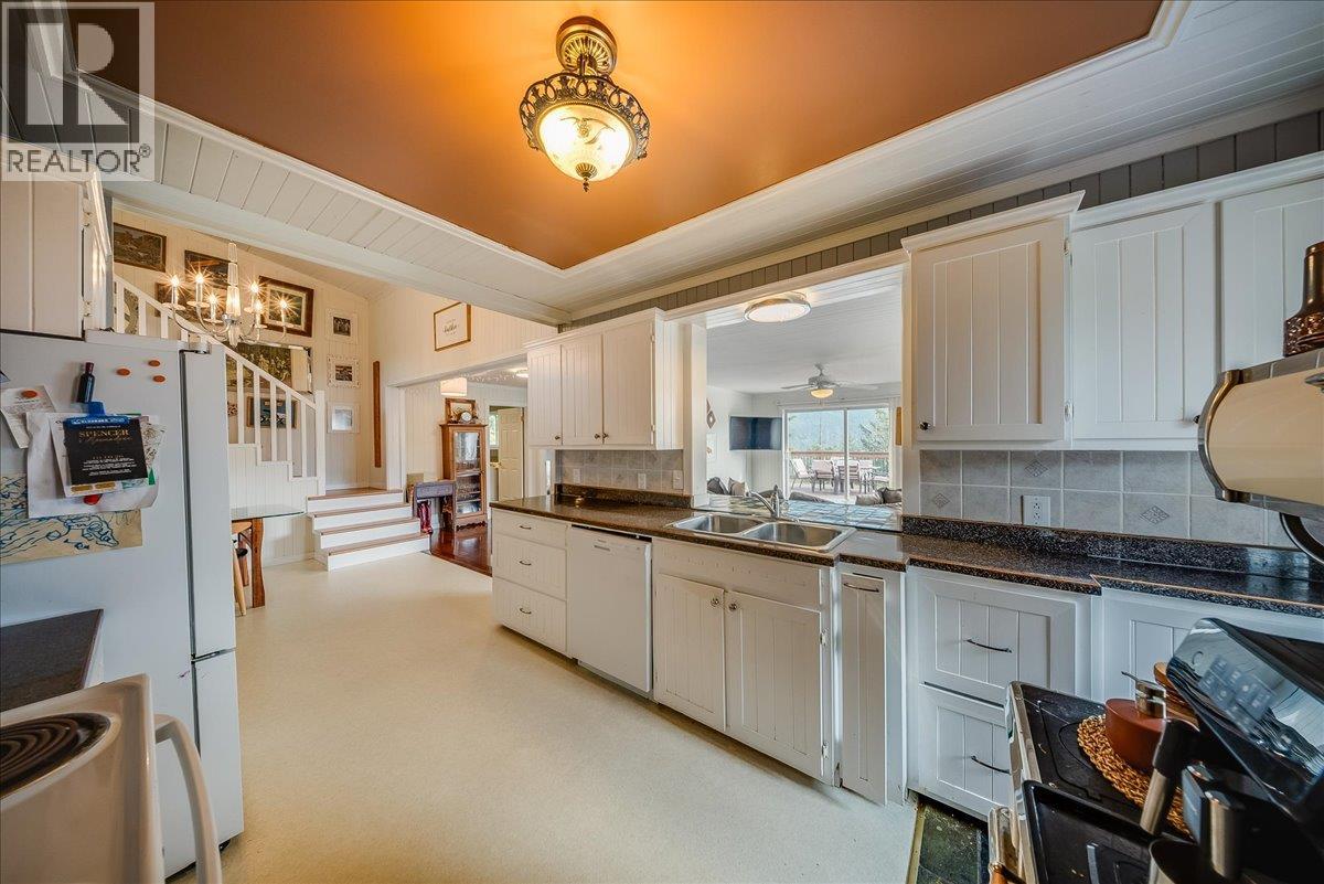 2396 Nault Road, Pass Creek, British Columbia  V1N 4T5 - Photo 18 - 10401860