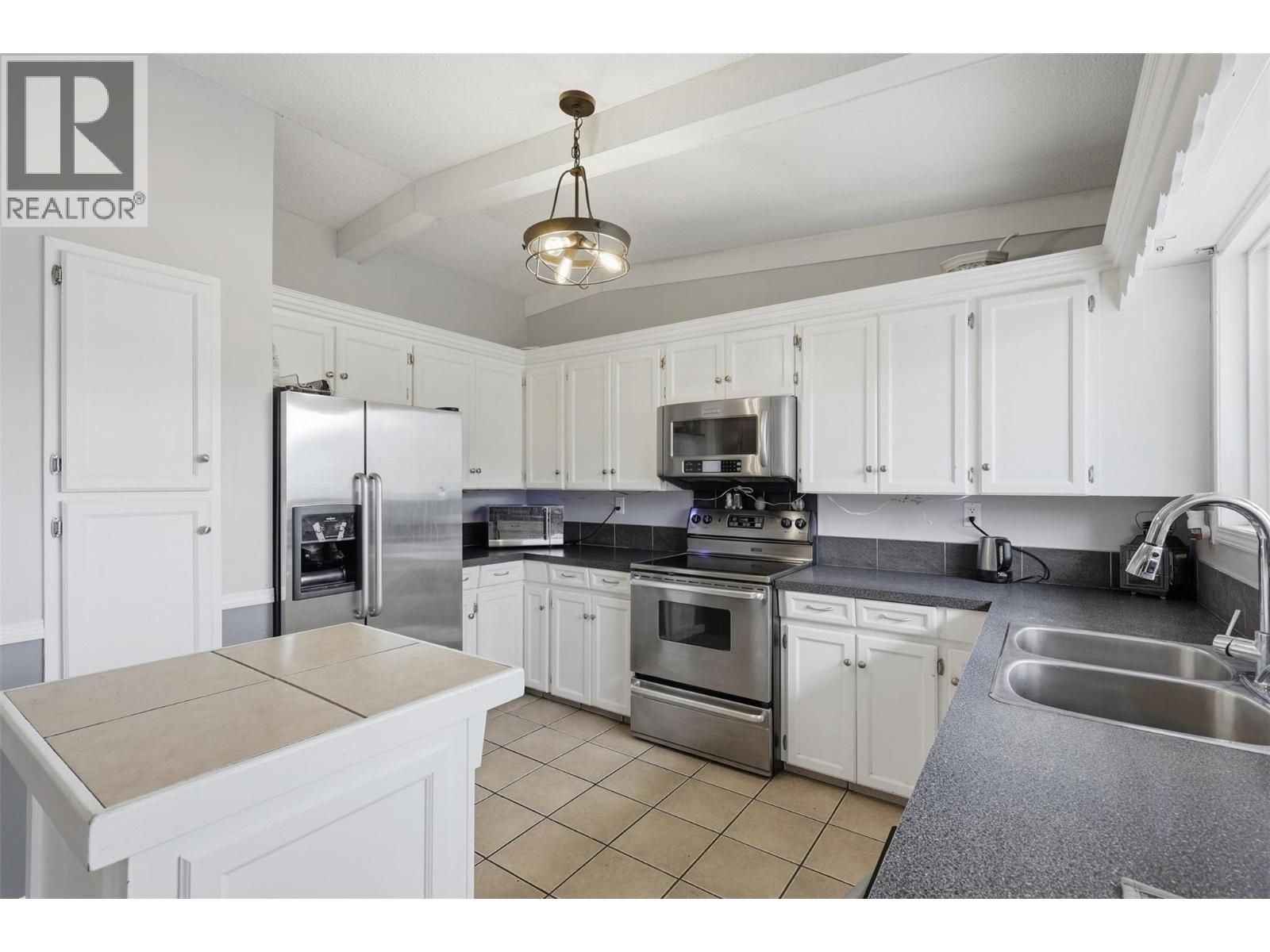 4389 Karindale Road, Kamloops, British Columbia  V2B 8N1 - Photo 9 - 10401939