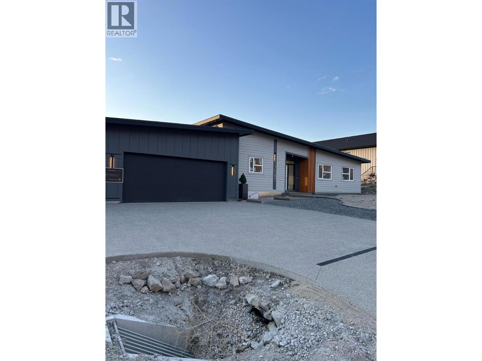17587 Sanborn Street, Summerland, British Columbia  V0H 1Z3 - Photo 6 - 10401835