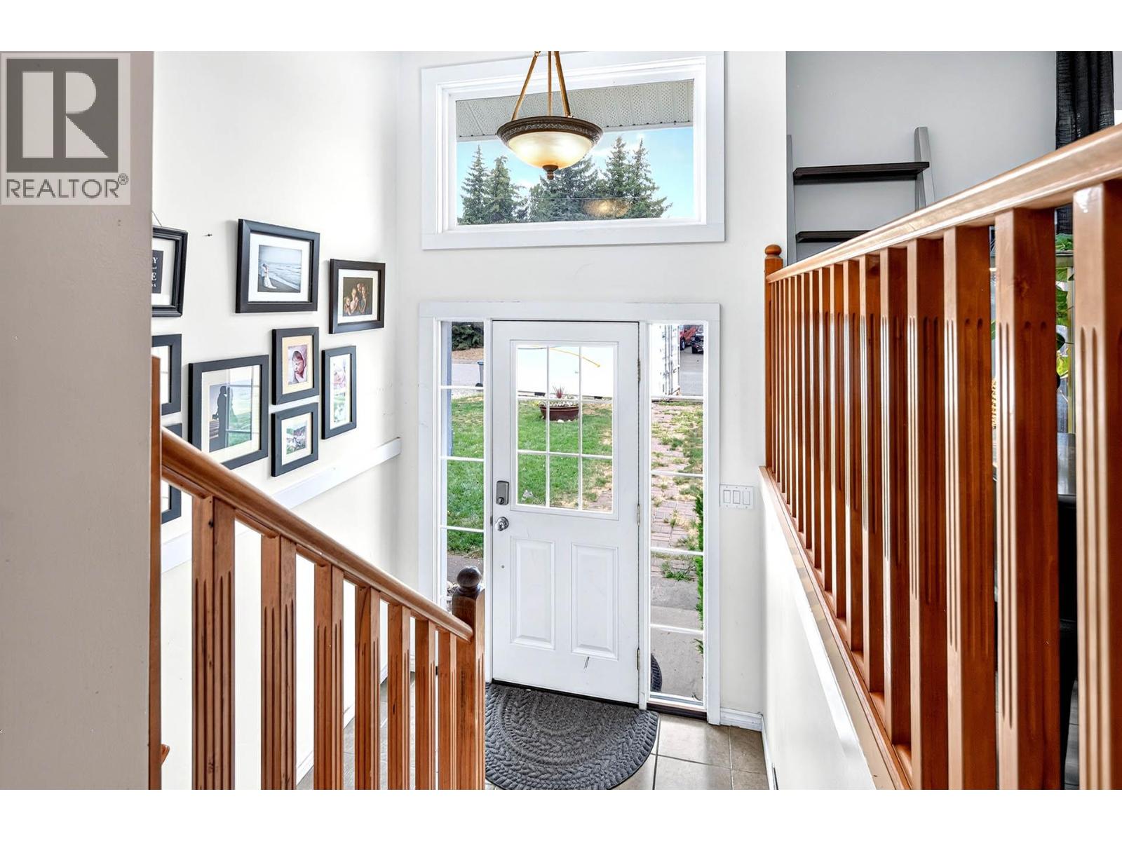 4634 Stevens Drive, Kamloops, British Columbia  V2H 1L5 - Photo 3 - 10401769