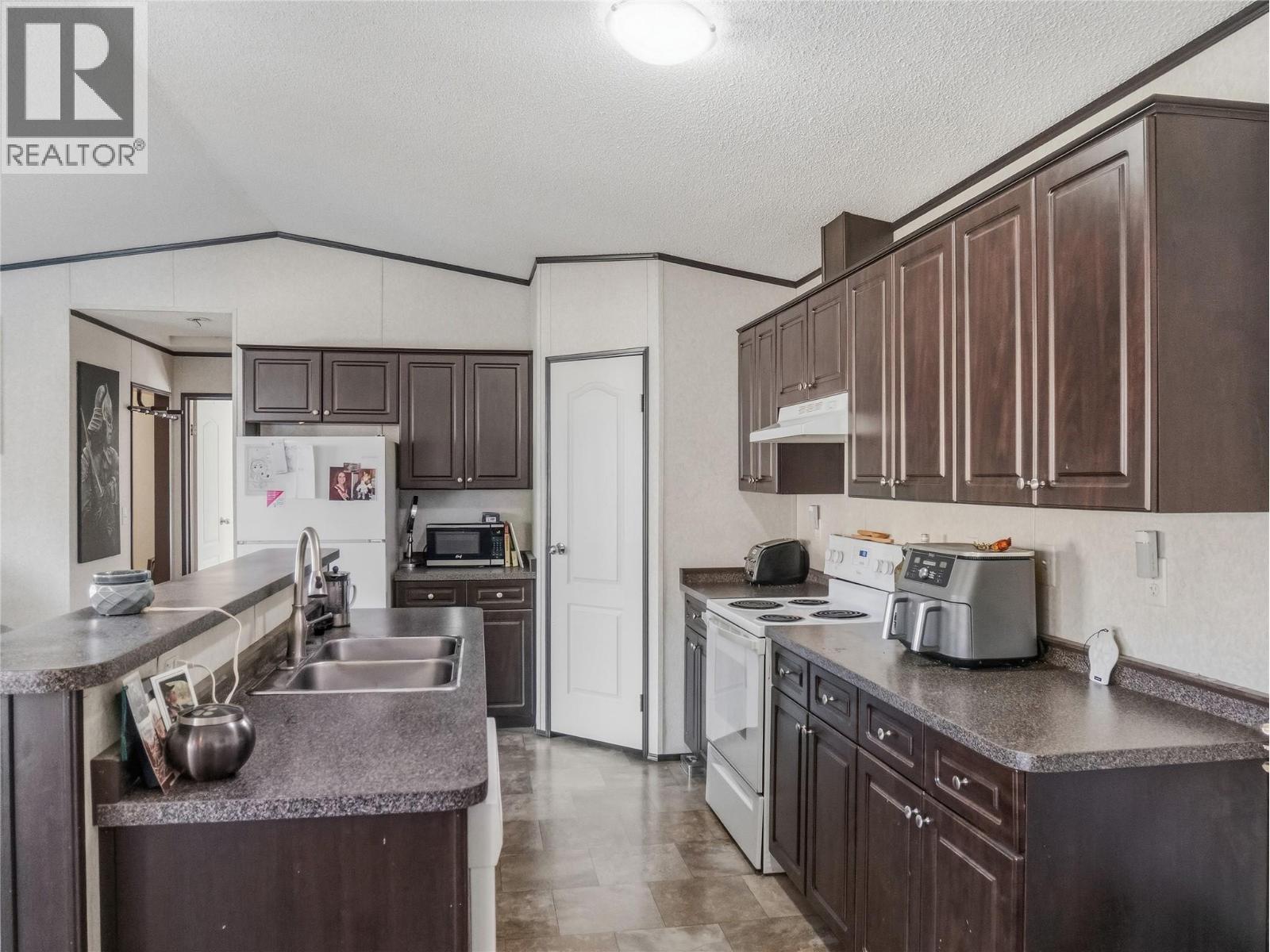 10111 253 Road, Dawson Creek, British Columbia  V0C 2E0 - Photo 10 - 10401956