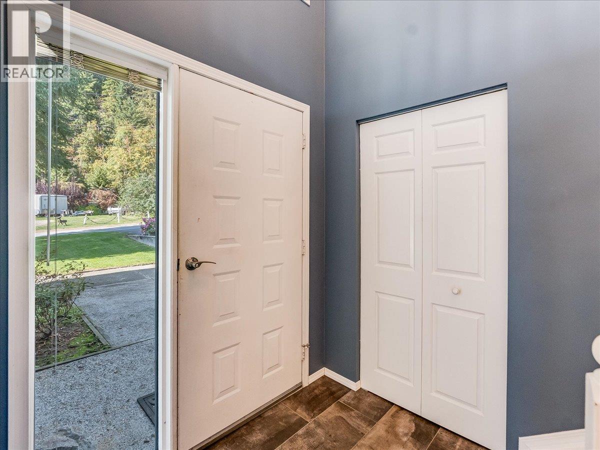 1512 Nasookin Road, Nelson, British Columbia  V1L 6J6 - Photo 14 - 10401928