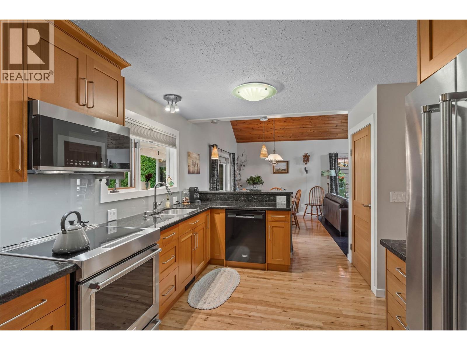 2653 Sunset Drive, Kamloops, British Columbia  V2C 4K4 - Photo 8 - 10401754