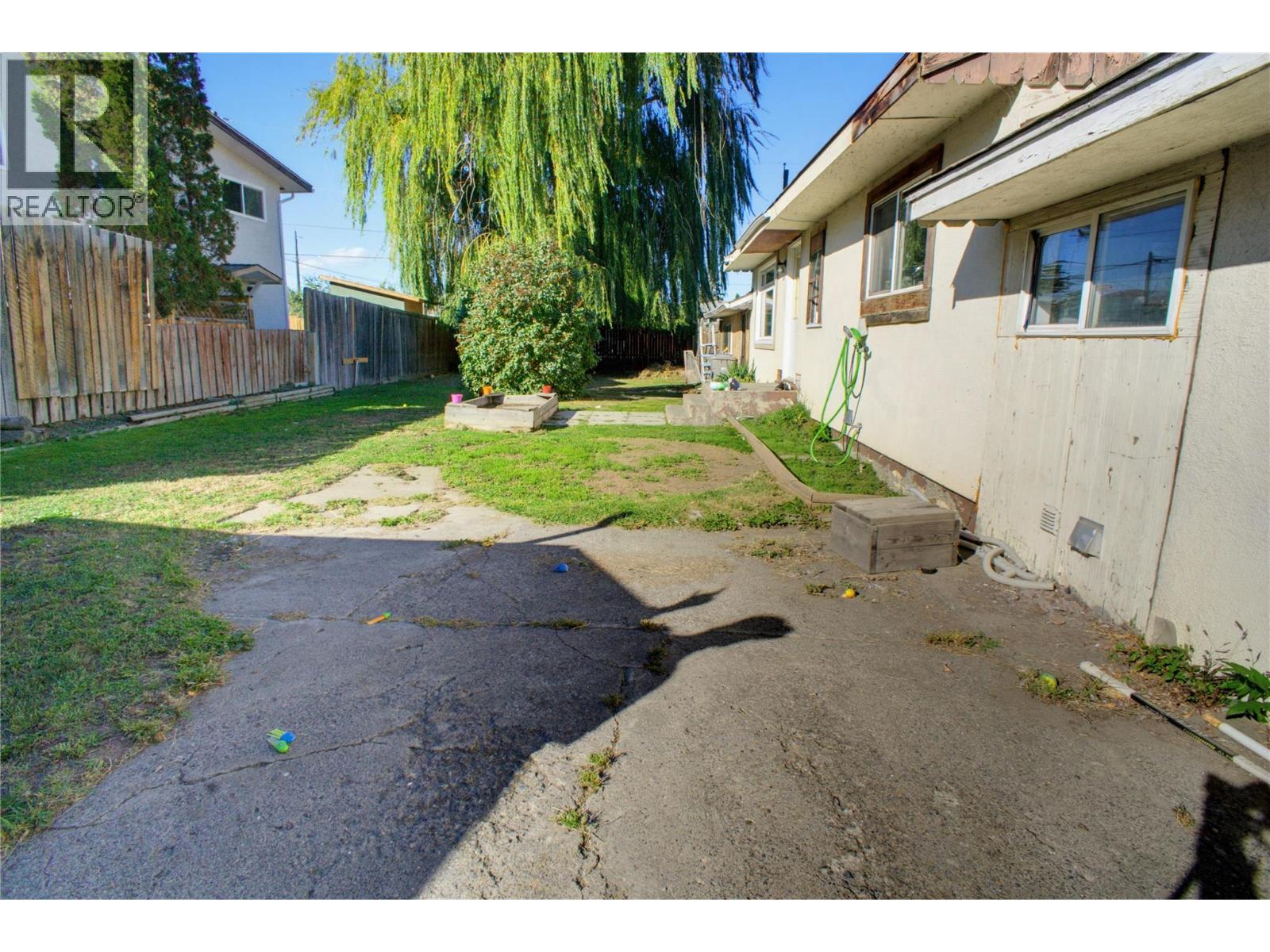 1302 Cornwall Street, Kamloops, British Columbia  V2B 2T4 - Photo 2 - 10401295