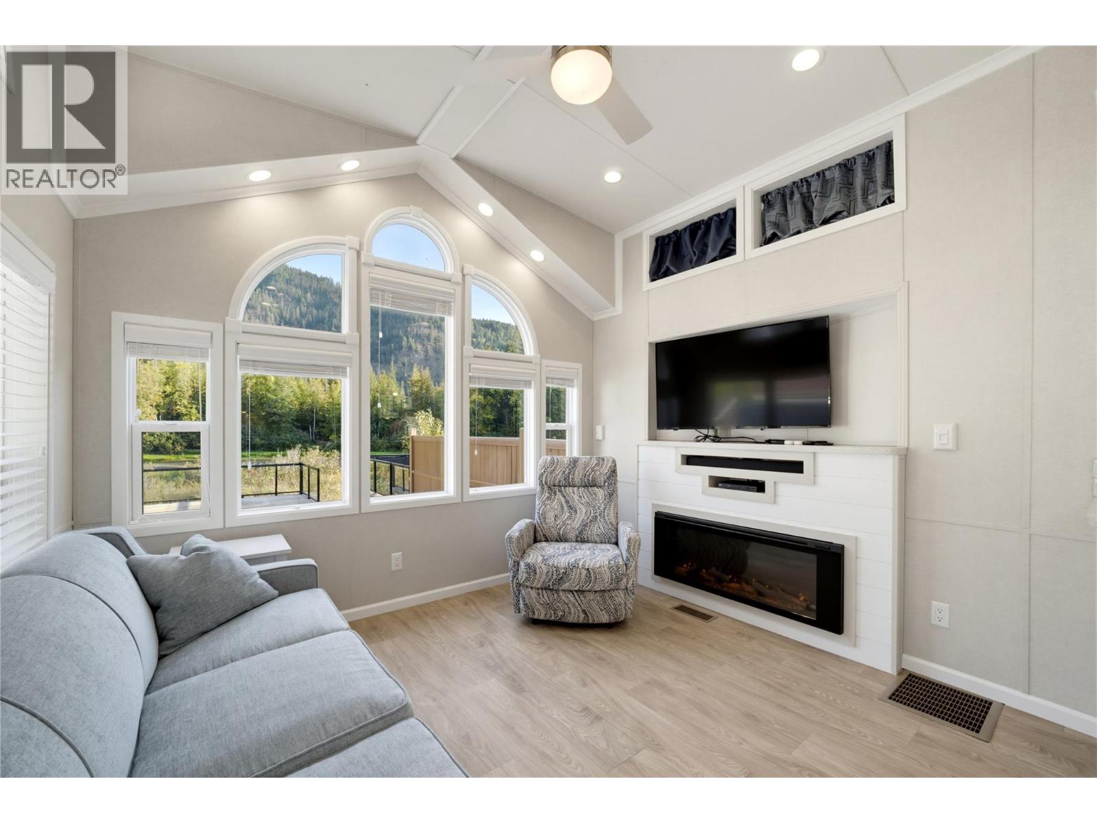 1383 Silver Sands Road Unit# 68, Sicamous, British Columbia  V0E 2V4 - Photo 23 - 10401388