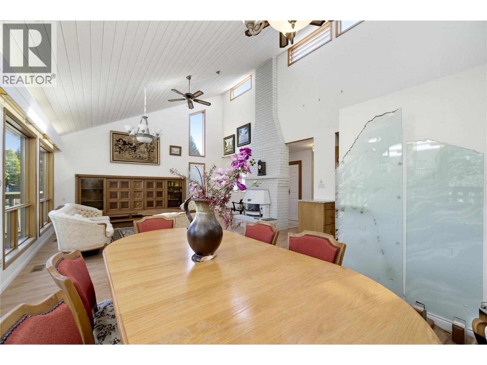 370 10 Avenue Se, Salmon Arm, British Columbia  V1E 2C3 - Photo 13 - 10401960