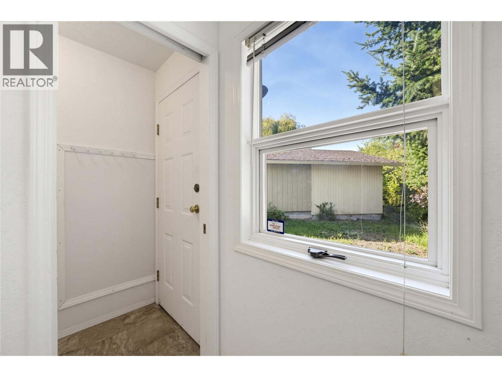 370 10 Avenue Se, Salmon Arm, British Columbia  V1E 2C3 - Photo 31 - 10401960