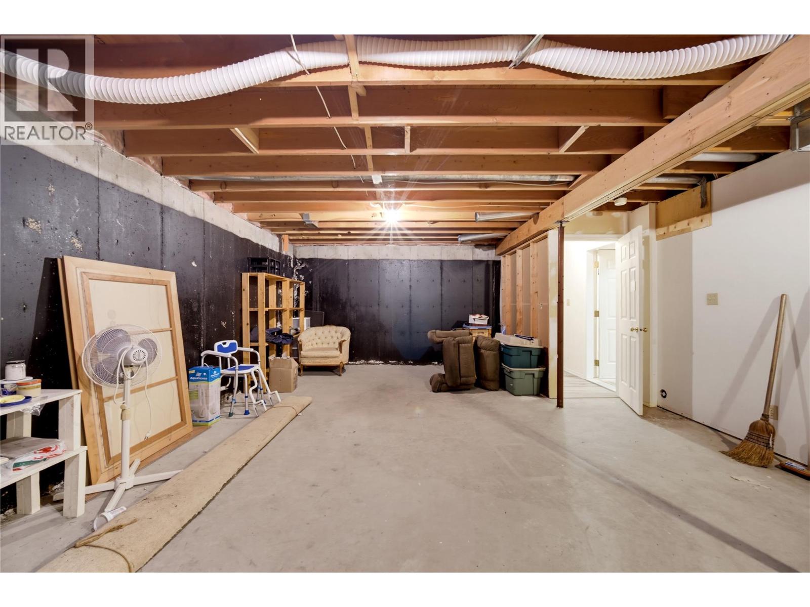 370 10 Avenue Se, Salmon Arm, British Columbia  V1E 2C3 - Photo 33 - 10401960
