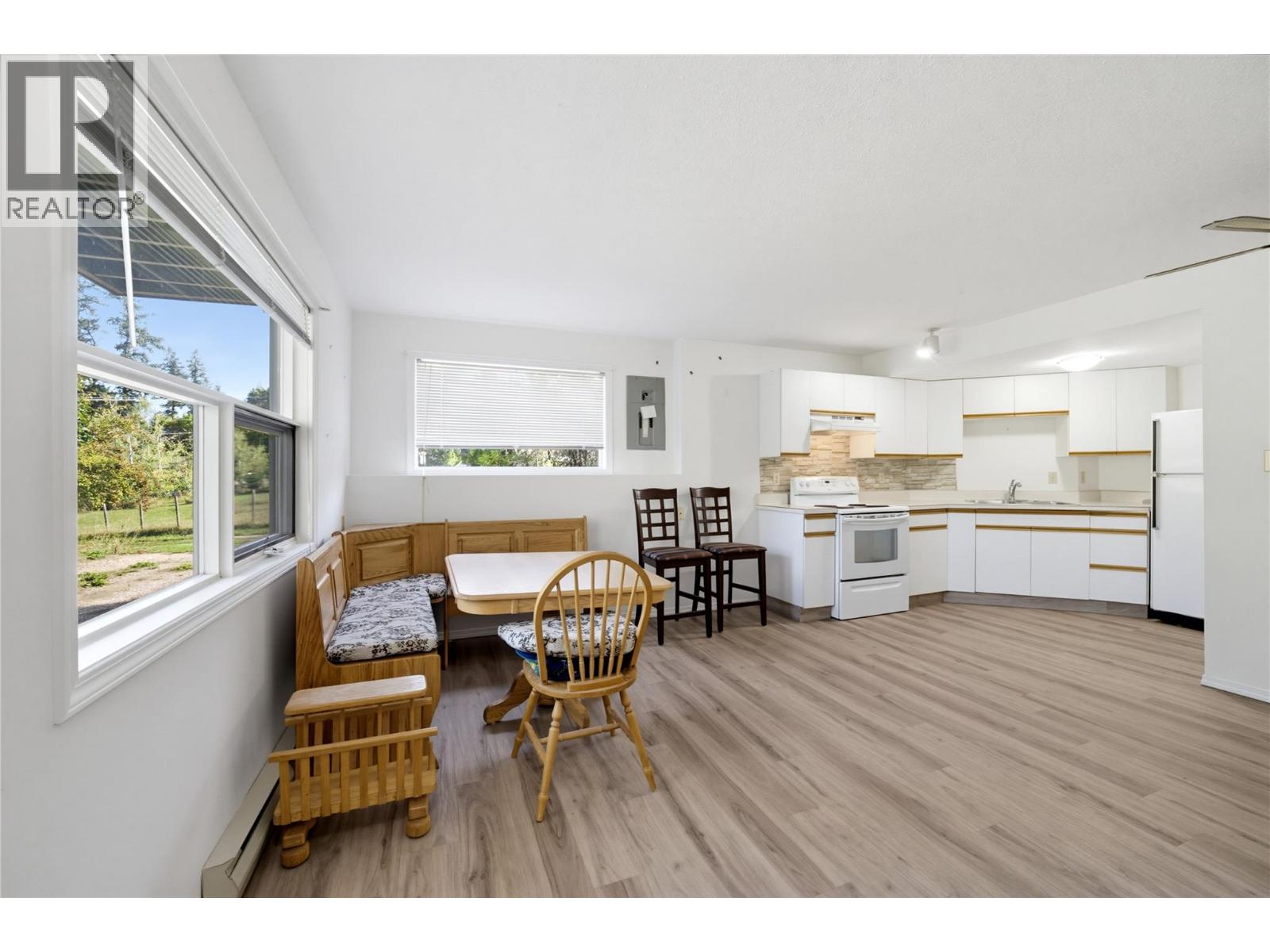 370 10 Avenue Se, Salmon Arm, British Columbia  V1E 2C3 - Photo 42 - 10401960