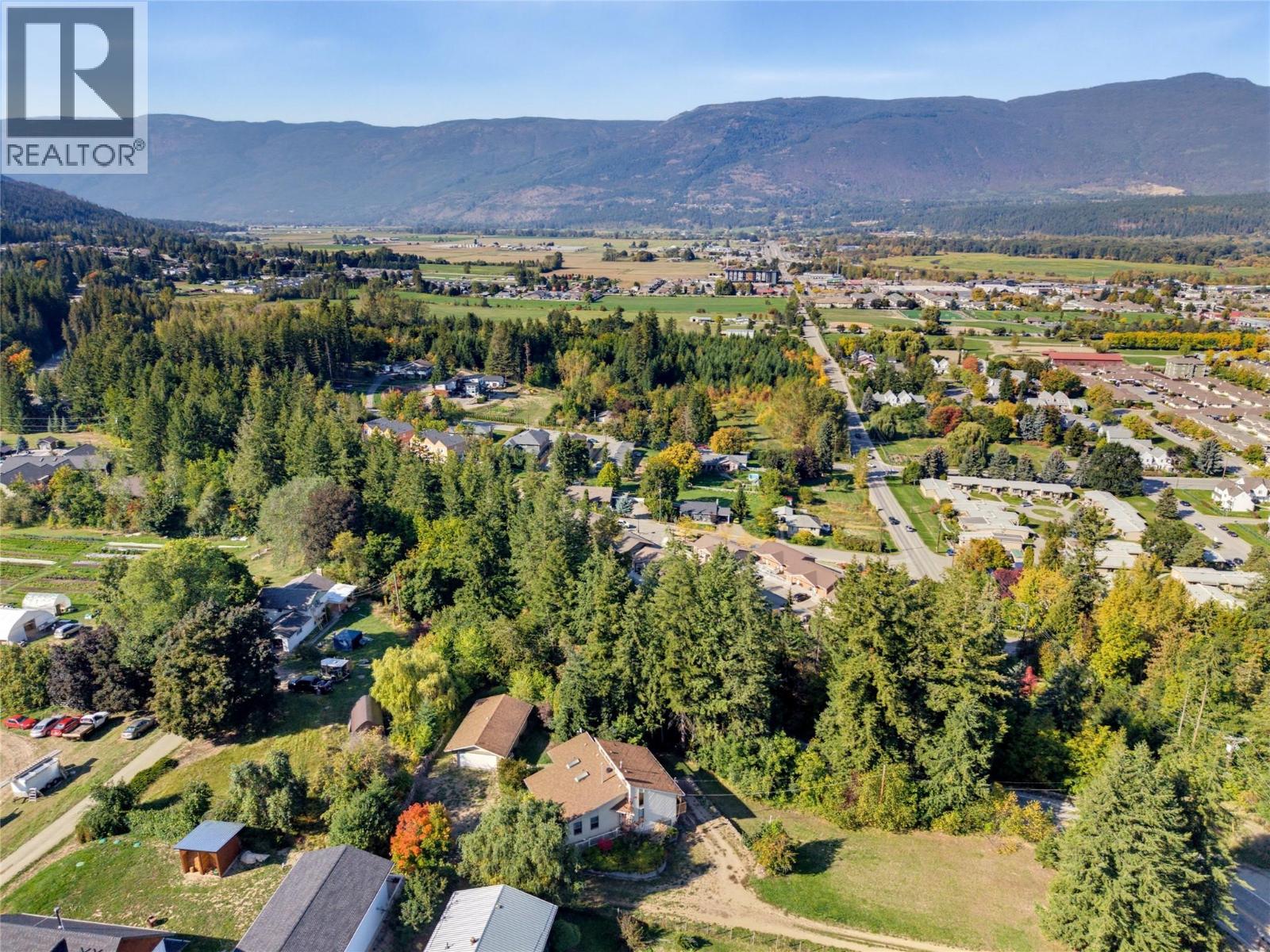 370 10 Avenue Se, Salmon Arm, British Columbia  V1E 2C3 - Photo 48 - 10401960