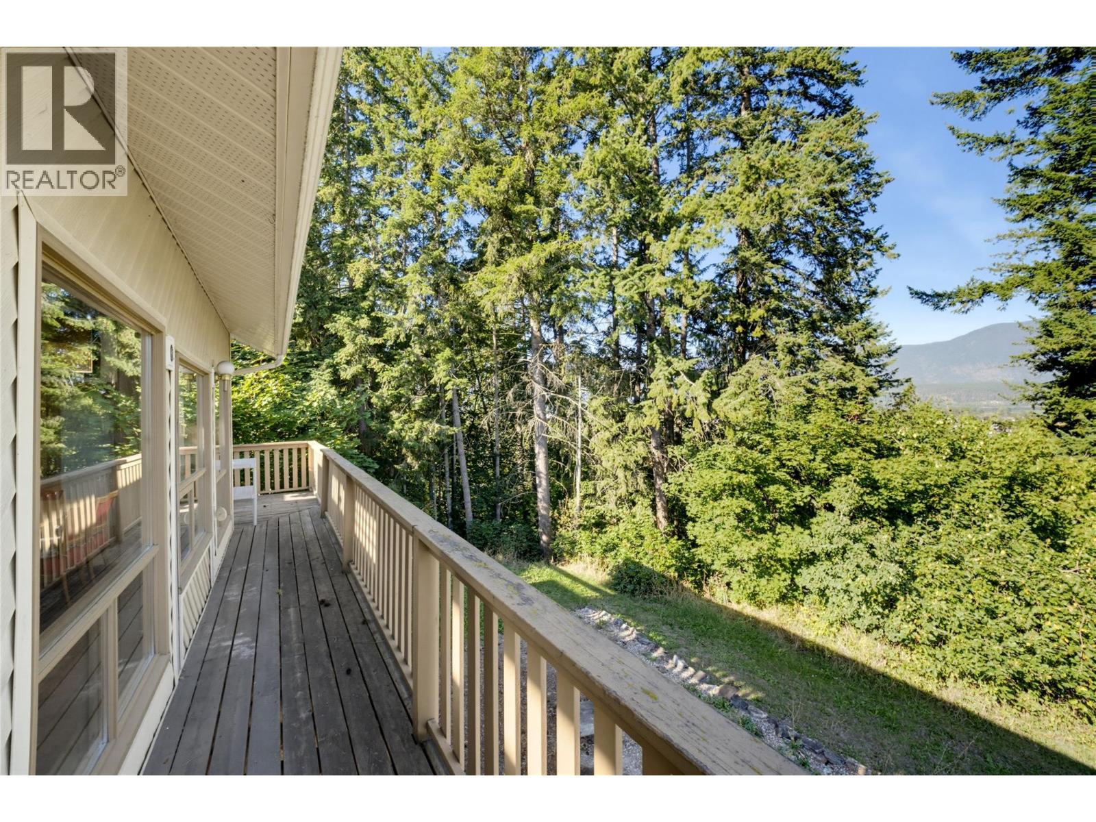 370 10 Avenue Se, Salmon Arm, British Columbia  V1E 2C3 - Photo 69 - 10401960