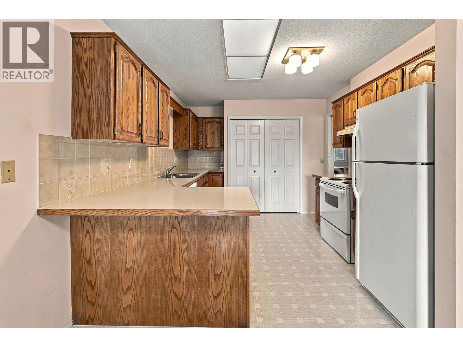 2200 Gordon Drive Unit# 34, Kelowna, British Columbia  V1Y 8T7 - Photo 11 - 10401843