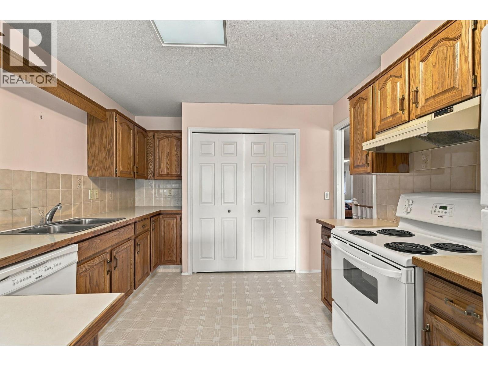 2200 Gordon Drive Unit# 34, Kelowna, British Columbia  V1Y 8T7 - Photo 12 - 10401843